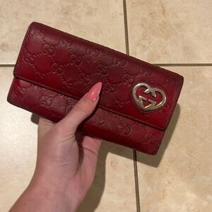 Gucci love wallet EUC